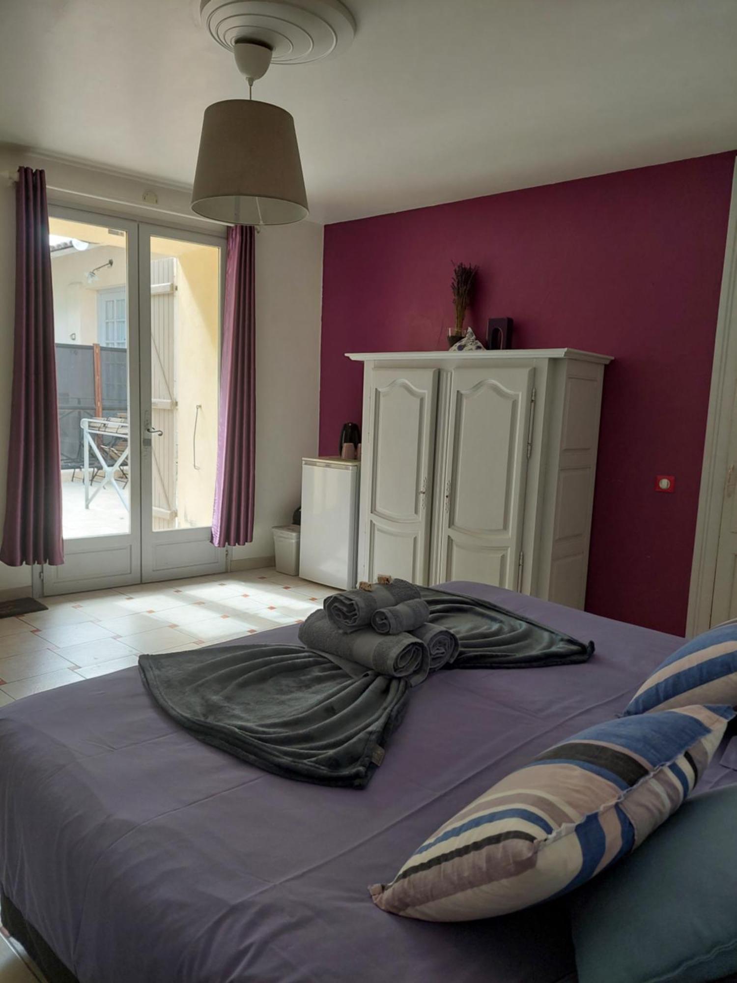 Mas Des Cigognes Bed & Breakfast Le Thor Dış mekan fotoğraf
