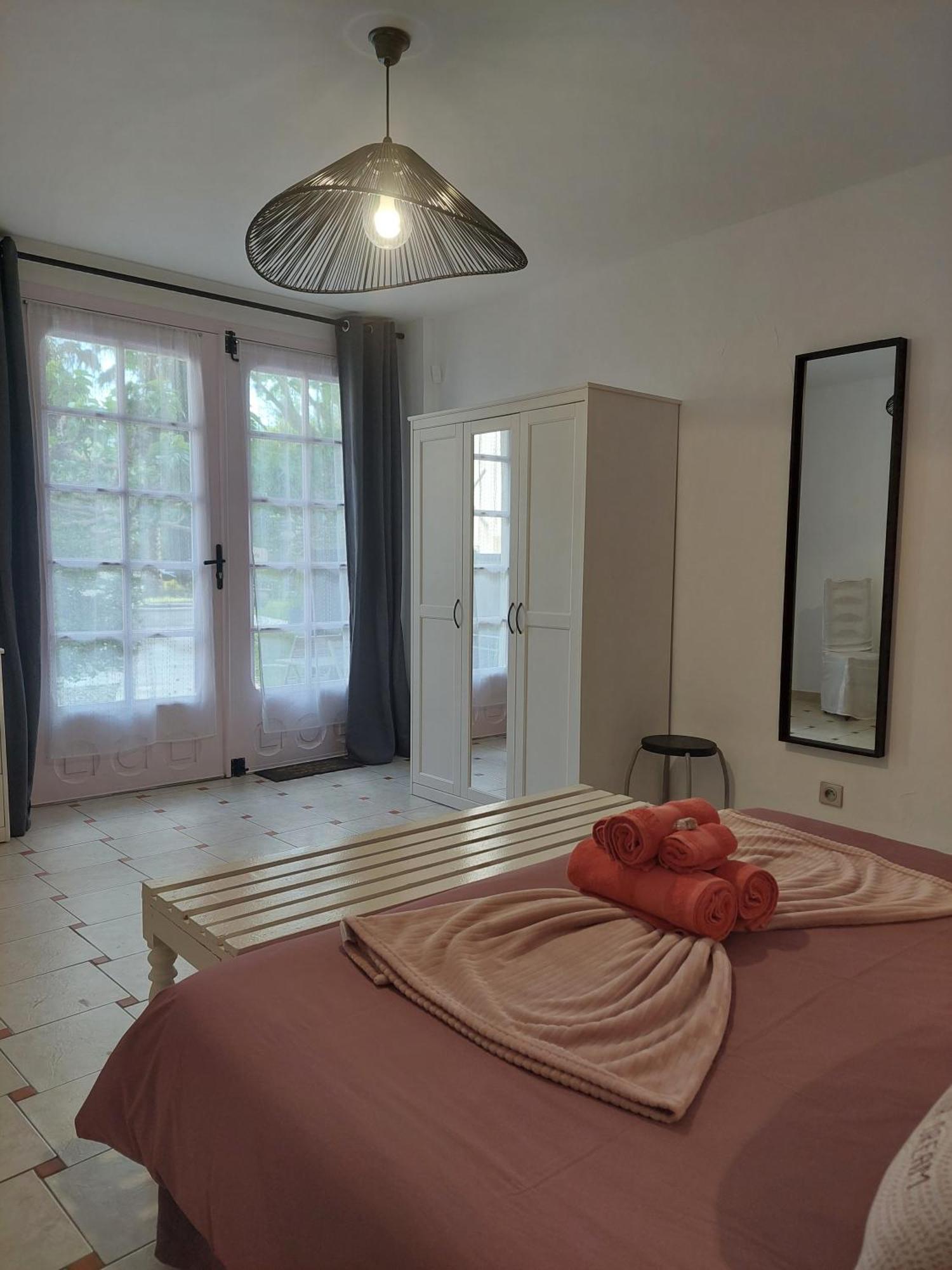 Mas Des Cigognes Bed & Breakfast Le Thor Dış mekan fotoğraf