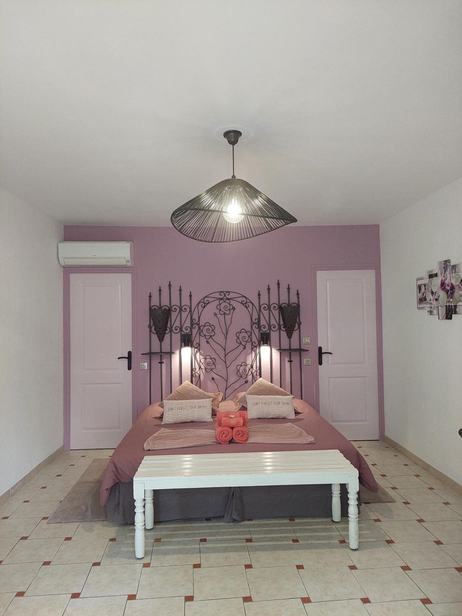 Mas Des Cigognes Bed & Breakfast Le Thor Dış mekan fotoğraf